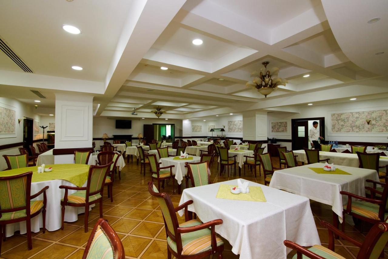 Grand Hotel Victory Aktau  Exterior photo The dining room at the hotel