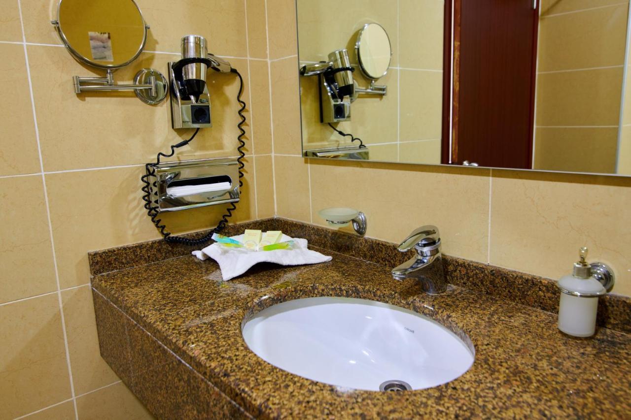 Grand Hotel Victory Aktau  Exterior photo Bathroom