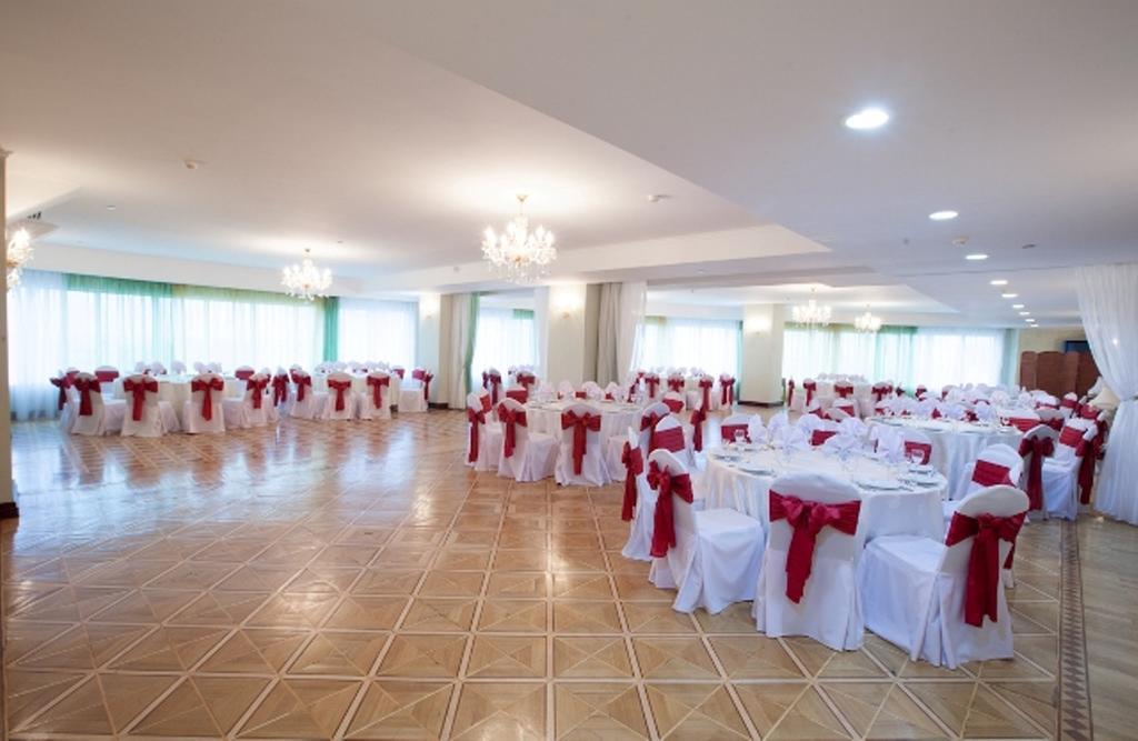 Grand Hotel Victory Aktau  Exterior photo A banquet hall