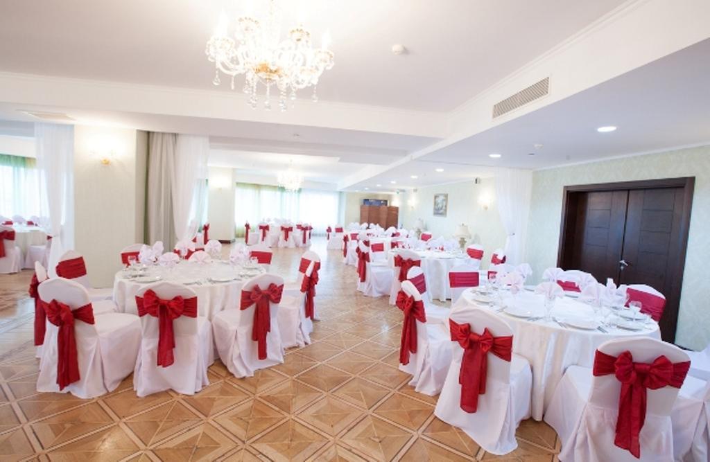 Grand Hotel Victory Aktau  Exterior photo A banquet hall